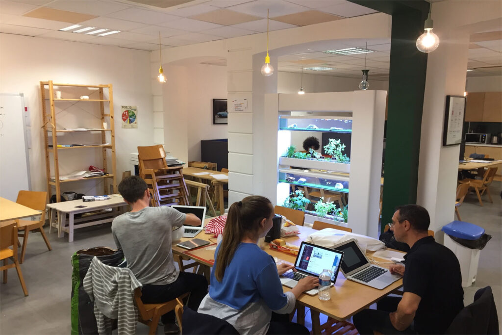 harmonia aura écosystème espace de travail openspace